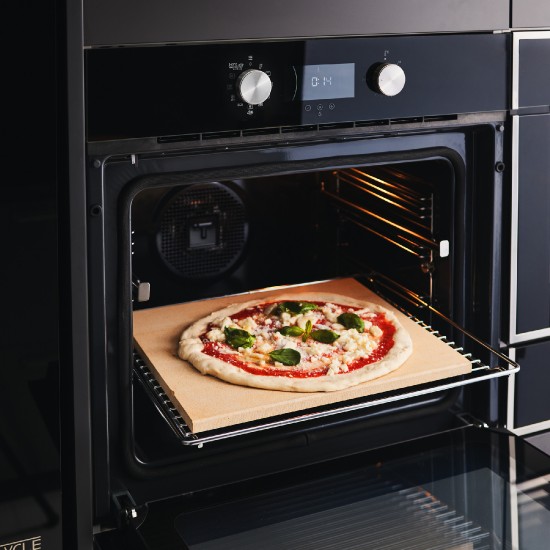 Na pravou italskou pizzu klasická trouba nestačí. Novinka Teka MestroPizza si s ní poradí