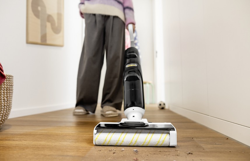 Nový Kärcher FCV 4 kombinuje plnohodnotný suchý vysavač s podlahovou myčkou