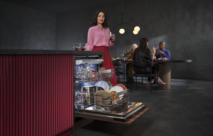 Nová generace myček AEG přináší rekordně nízkou hlučnost a bezkonkurenční účinnost